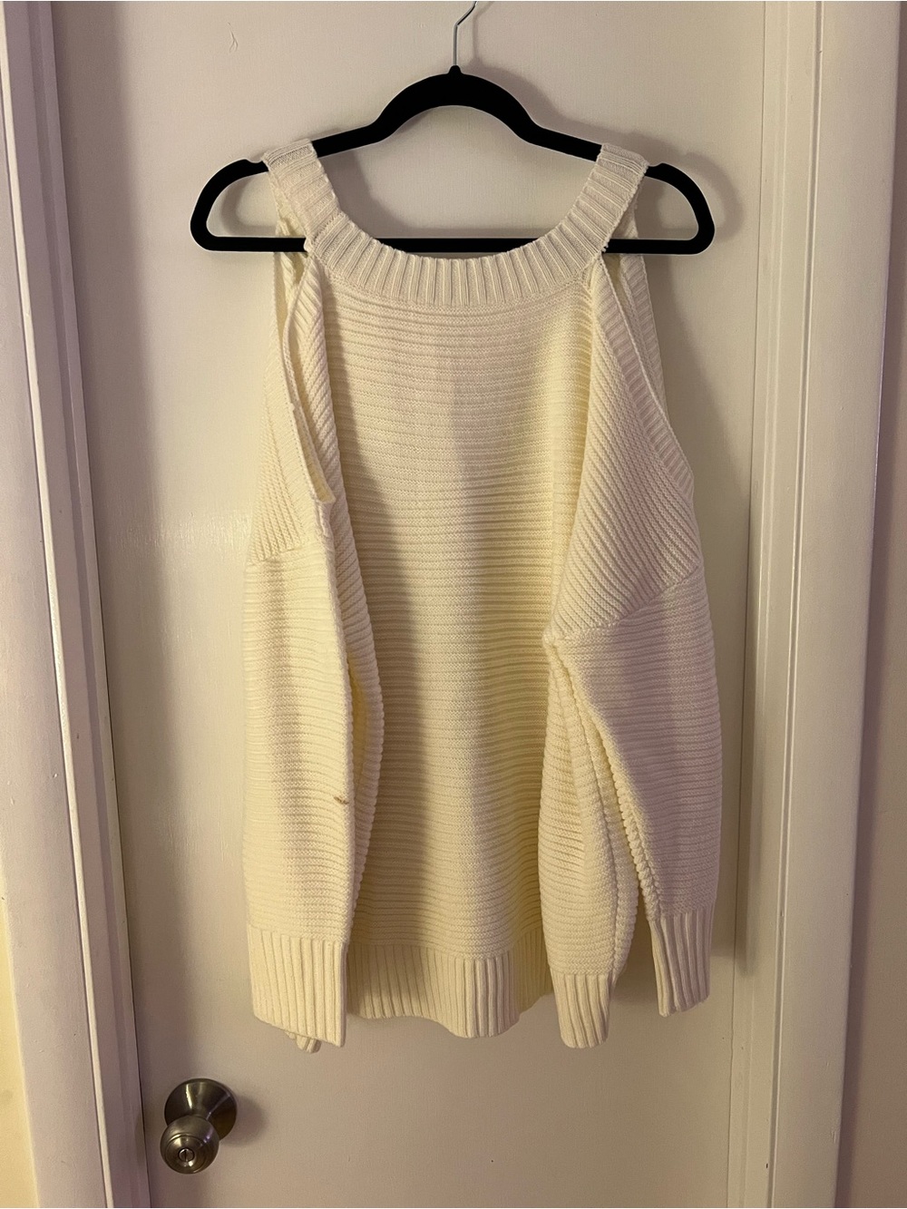 Cold-Shoulder White Ribbed Knit Sweater - Picture 6 of 7